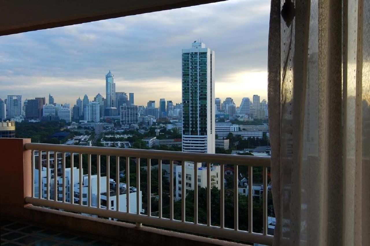 Pantip Suites Bangkok Ngoại thất bức ảnh